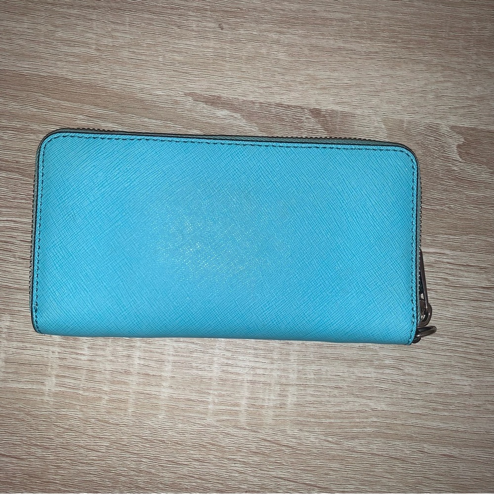 Micheal Kors Wallet OFFERS WELCOME - Picture 3 of 4